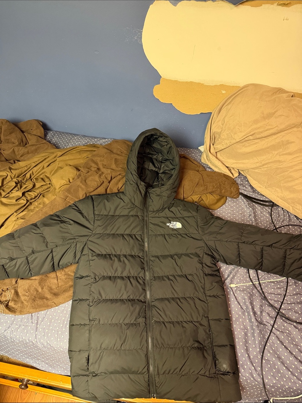 The North Face Men's Jacket, size small, amazing condition just don’t fit